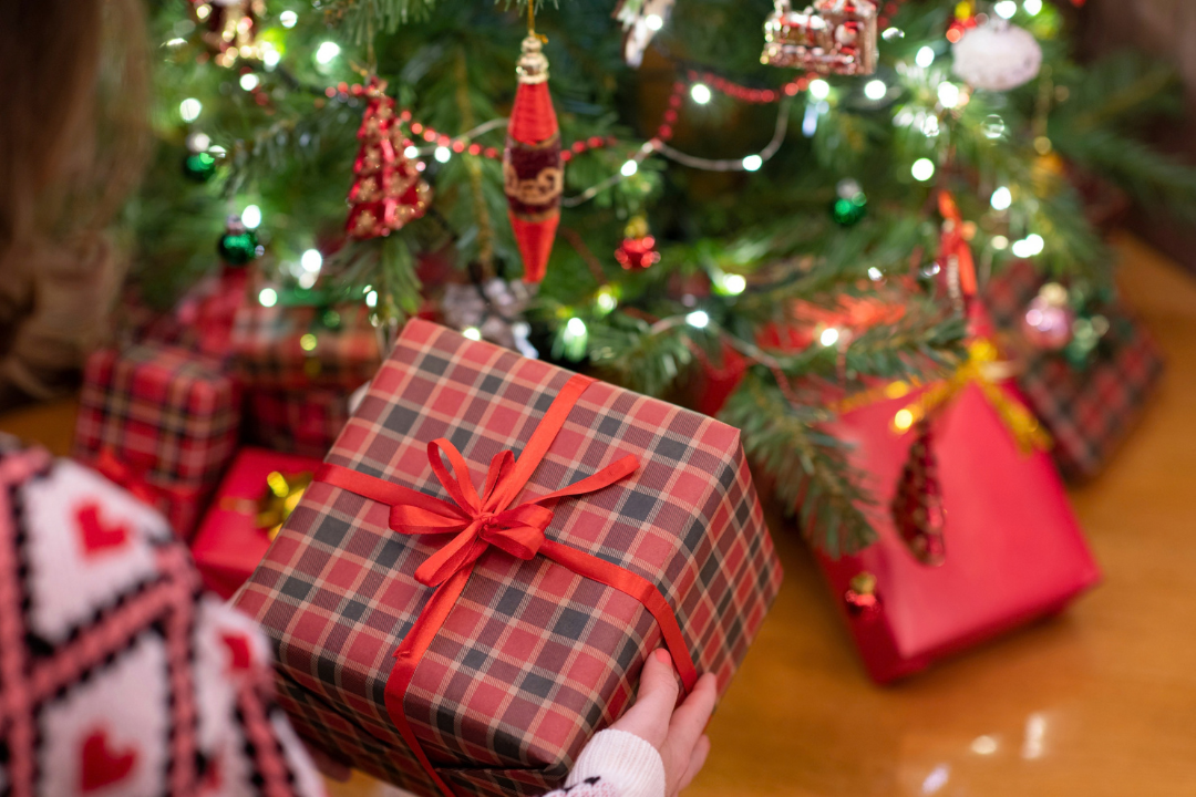 Make Spirits Bright, Not Budgets Tight!